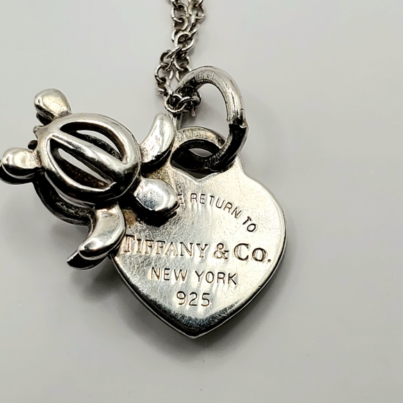 Return to Tiffany Barry Marlow small heart/sea turtle - Picture 5 of 6